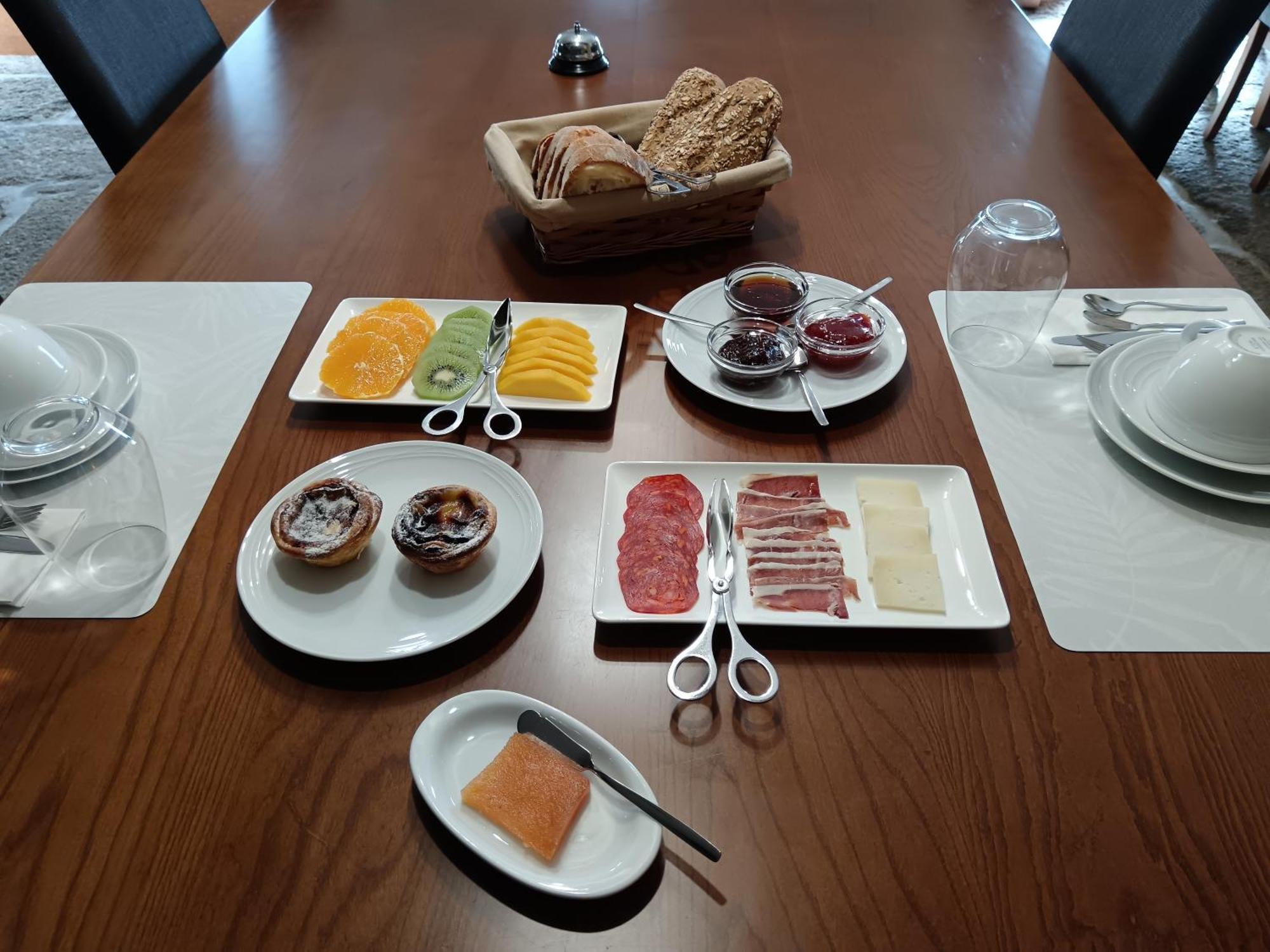 Casa Dos Pocos Hotel Vilar Torpim Luaran gambar